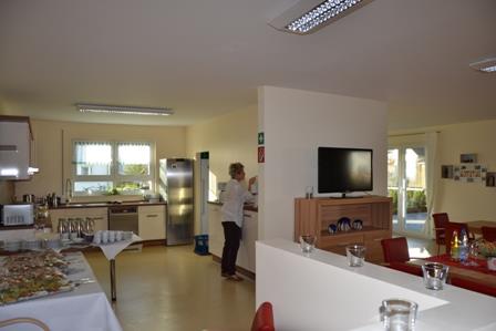 Das Herzstück der Seniorentagespflege bildet der offene Koch- und Aufenthaltsbereich